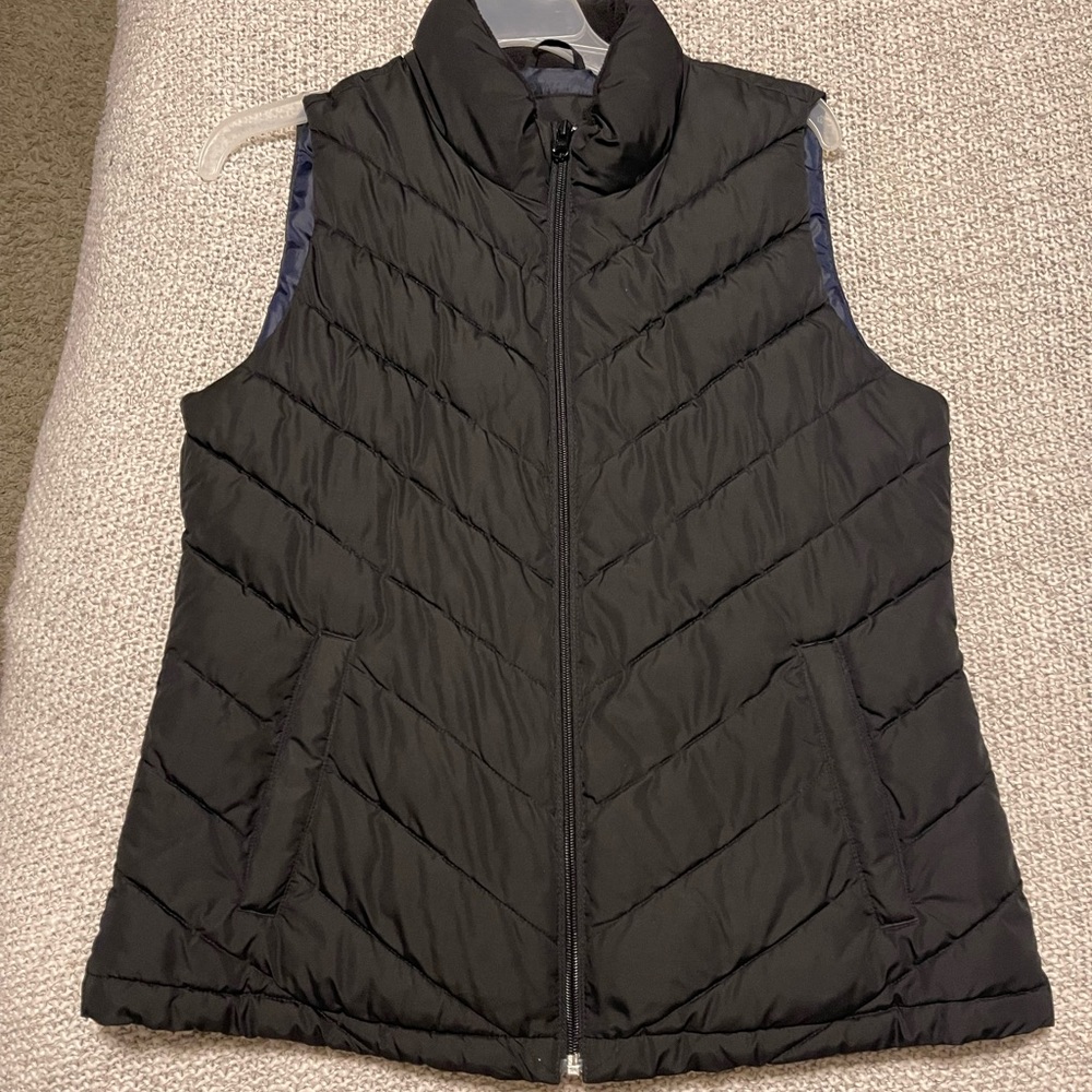 Black puffer vest